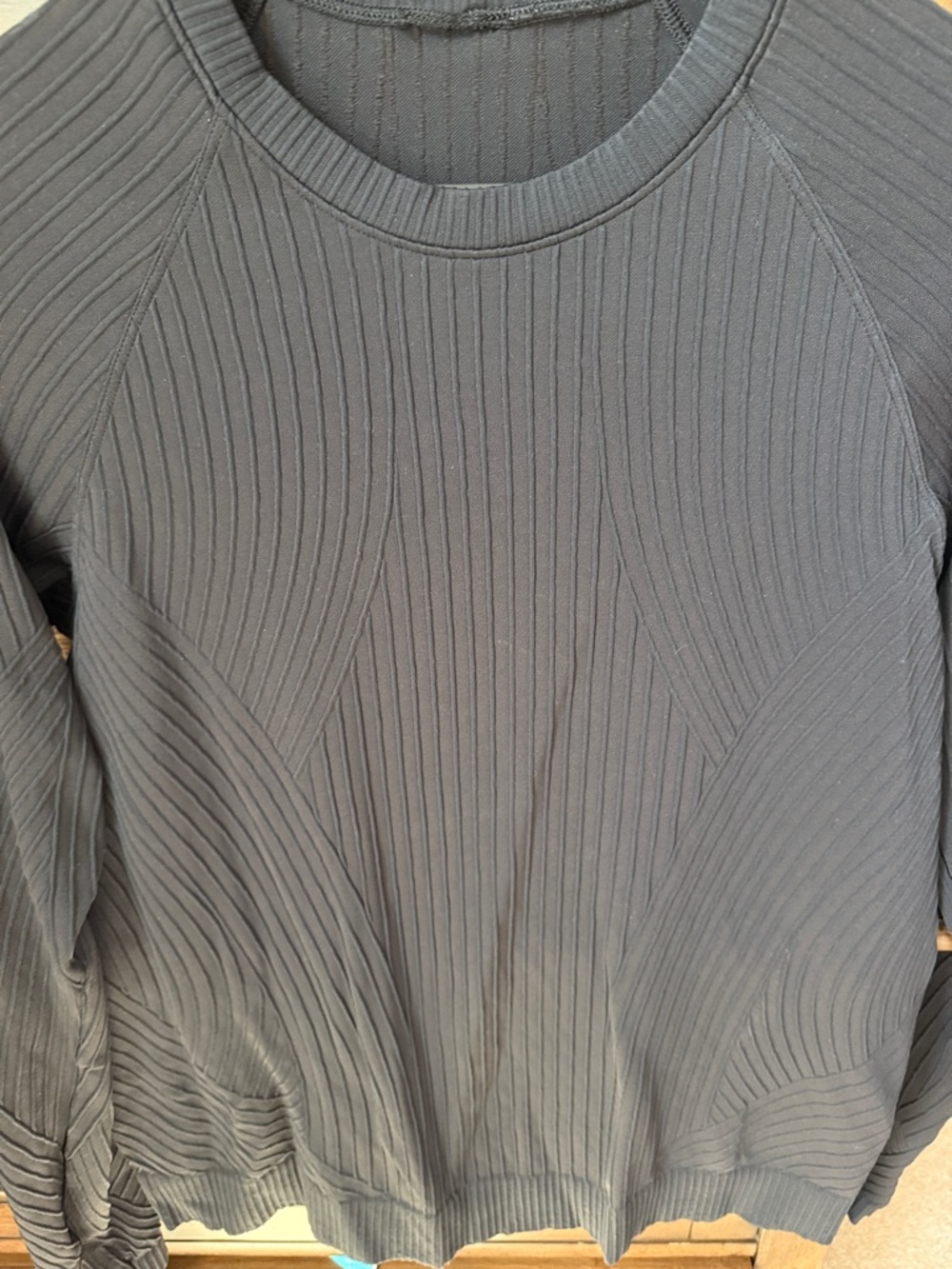 Lululemon rest less pullover - Picture 2 of 4